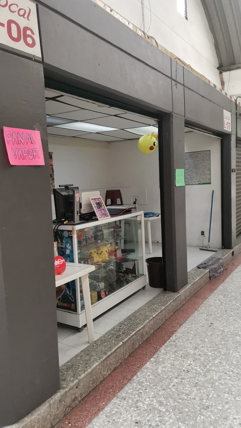 X Room TCG y coleccionables